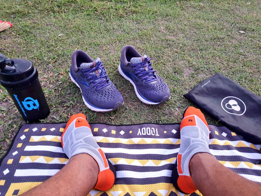Sharaff__'s tweet photo. Done!
1hr #easymiles π
#run #running
#Transcend6 #Brooks #brooksrunning #brookstranscend6
#support #cushioning #hillysocks #runhappy #Maldives #Thundukunaa
#TheMarathonShopMv #toddy https://t.co/WBKarZjhcV