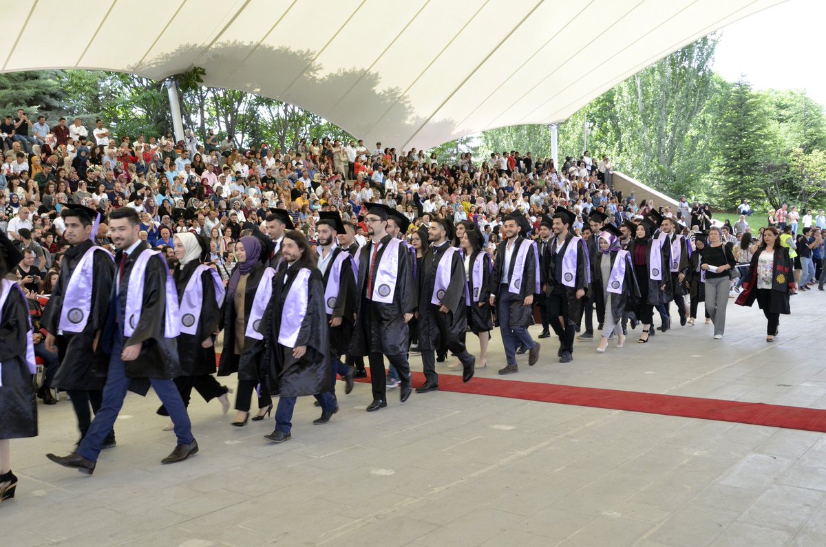 Eğitim Bilimleri Fakültesi (<a href="/AUEBF/">Ankara Üniversitesi Eğitim Bilimleri Fakültesi</a>) 2018-2019 Eğitim ve Öğretim yılı mezuniyet töreni Güneş Meydanı'nda gerçekleşti. 🎓

Mezun olan tüm öğrencilerimize hayatlarında başarılar diliyoruz.