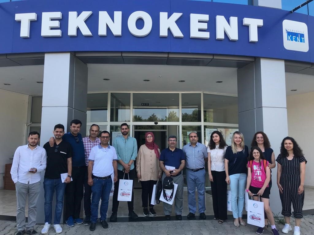 PauTeknokent's tweet photo. HD Kauçuk Tasarım merkezi yetkilileri ile Kamu Üniversite Sanayi İşbirliği(KÜSİ) kapsamında Pamukkale Teknokent’te toplantı gerçekleştirildi. @lhanKkkaplan1 https://t.co/reUkazdXKn