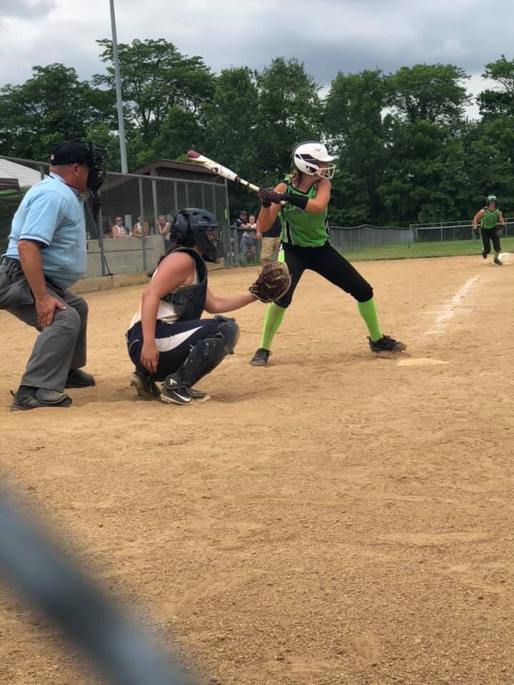 jas_pease's tweet photo. @CentralNobleAD some more Cougar softball players spotted this weekend in Wabash. Kelsey Egolf ,Brianna Carnahan, And two in coming freshman Meghan Kiebel and Kyndal Pease #cougarsoftball https://t.co/TTXleJc08N