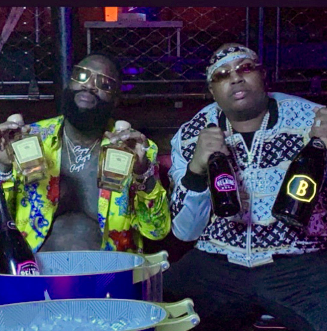 E40's tweet photo. @RickRoss & @40
#fixturepicture
#entrepreneurs
@officialbelaire #E.cuarentatequila #adultbeverages #bosseswillbebosses https://t.co/jVjMvEPvtt