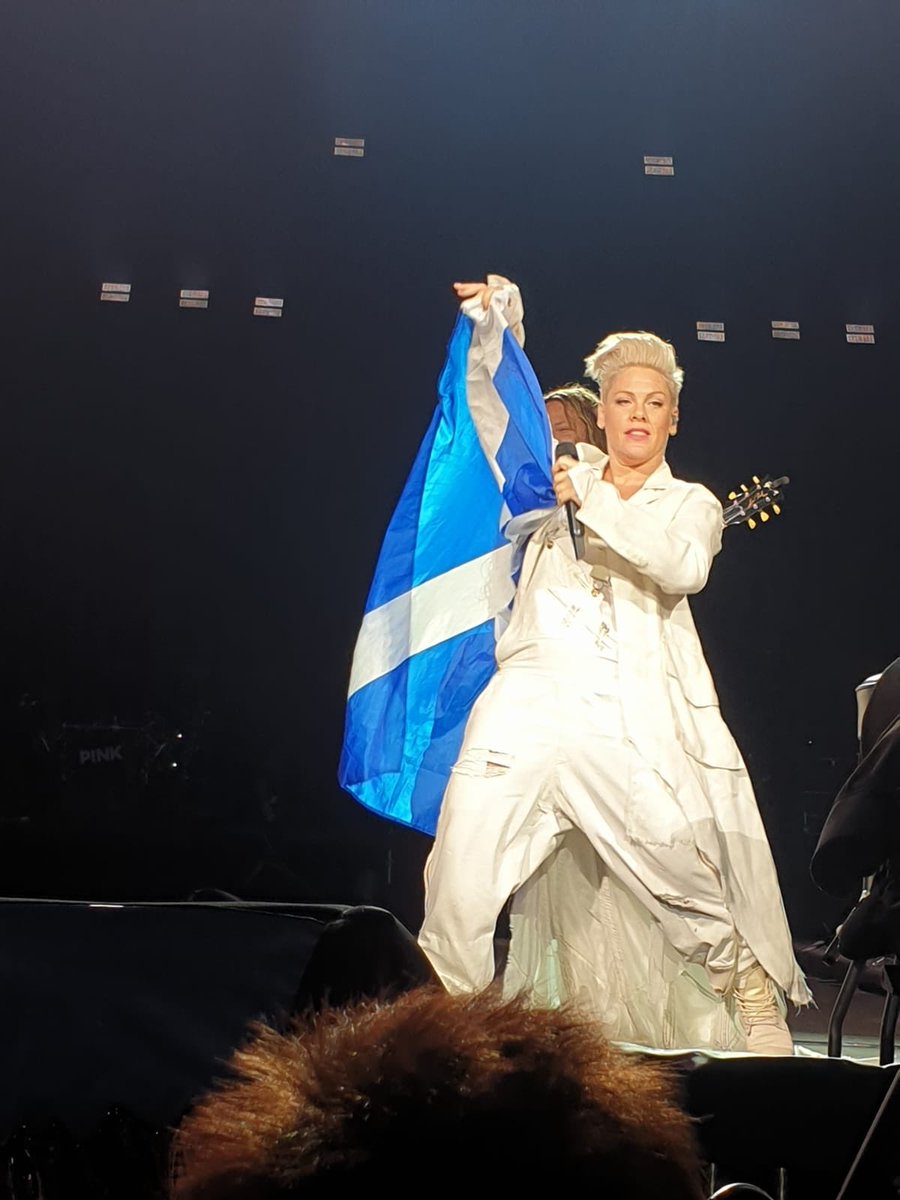 Jodoc14's tweet photo. @Pink THANK YOU for an amazing weekend 🏴󠁧󠁢󠁳󠁣󠁴󠁿 💕 https://t.co/uAuz1U3l6O
