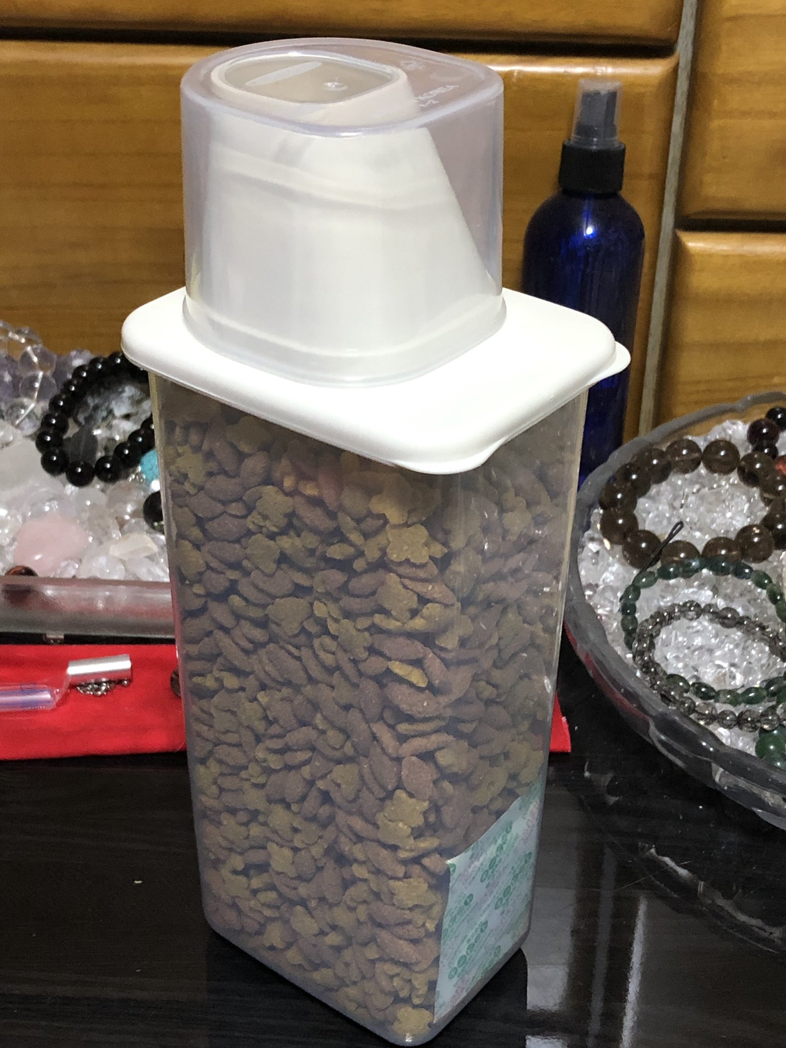 تويتر あゆたろぉ على تويتر ダイソー にハムスターのフード保存容器を探しに行ったらこれを発見 新商品らしく穀物保存容器と書いてありました ハムスターのフード保存容器にピッタリ 計量カップ付きで便利 フードと穀ミックス用にと２つ購入