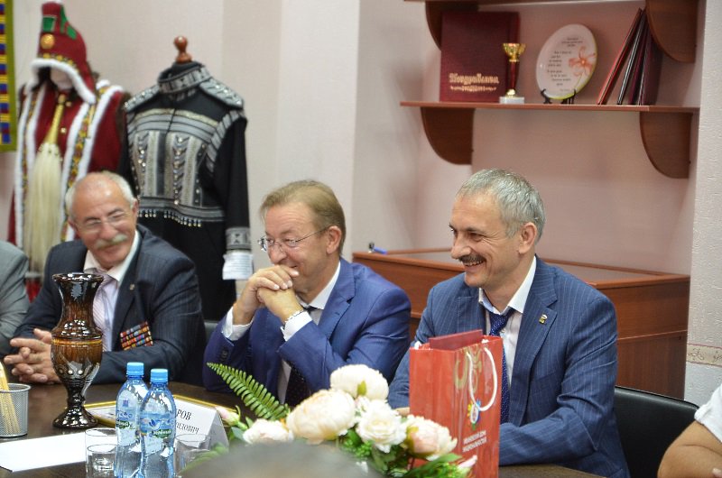 idn37's tweet photo. 22 июня Иваново посетил министр по национальной политике и делам религий Республики Дагестан Энрик Муслимов.  В #ИвановскийДомНациональностей Энрик Муслимов встретился с руководителями дагестанских общин... Подробности и больше фото - га сайте #ИДН : https://t.co/kdLtBKo5gz https://t.co/R4oC03VdJC