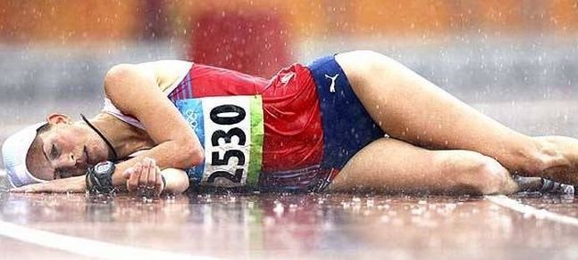 El ejercicio moderado fortifica cuerpo y alma; y lo debilta cuando es extremo ⚠️