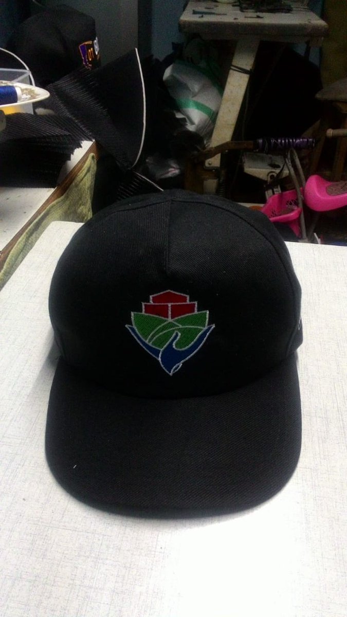 GinanWibawa's tweet photo. Silakan di order. 
Topi dengan berbagai bahan, warna serta logo yg berbeda.. 

Kenapa harus pake produk kita? 
1. Harga termurah 
2. Kualitas baik 
3. Jahitan rapih

Dan yang paling utama dibuat oleh UMKM yang manfaatkan pekerja lokal..

Minat 
Wa 085222249997 https://t.co/5w6RPUAYGH