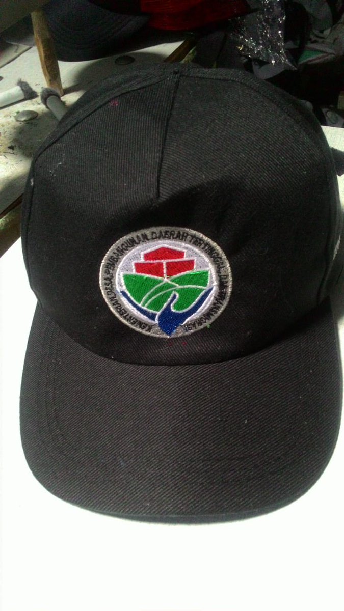 Silakan di order. 
Topi dengan berbagai bahan, warna serta logo yg berbeda.. 

Kenapa harus pake produk kita? 
1. Harga termurah 
2. Kualitas baik 
3. Jahitan rapih

Dan yang paling utama dibuat oleh UMKM yang manfaatkan pekerja lokal..

Minat 
Wa 085222249997
