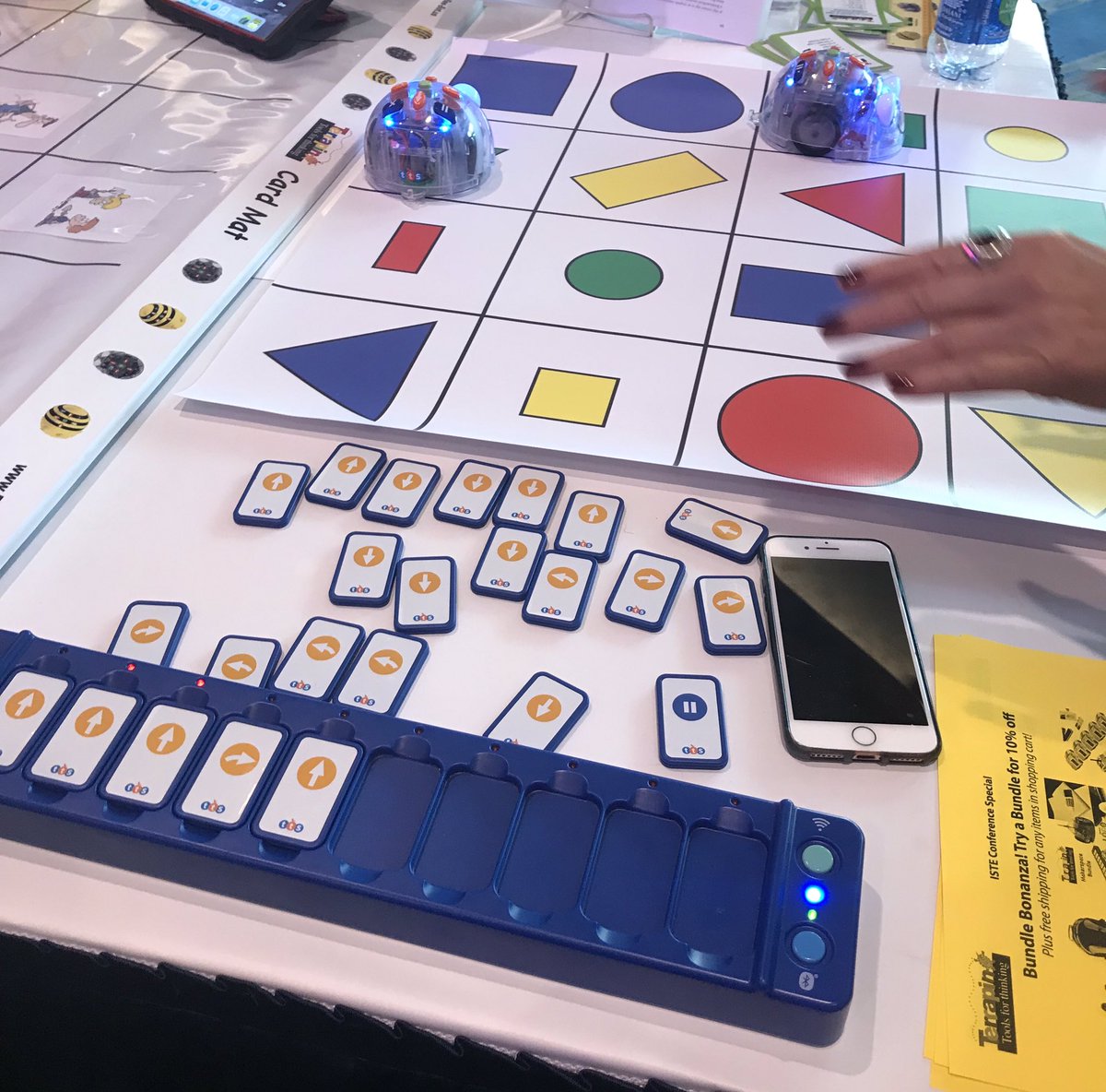 Pinchbecklib's tweet photo. @BirdCoya Wondering if tactile coding tiles would serve a purpose in your program @PowhatanHS. Sequencing, operations, choices, planning, storytelling, etc. #iste19 #puzzlet https://t.co/zeRFLUrGWY
