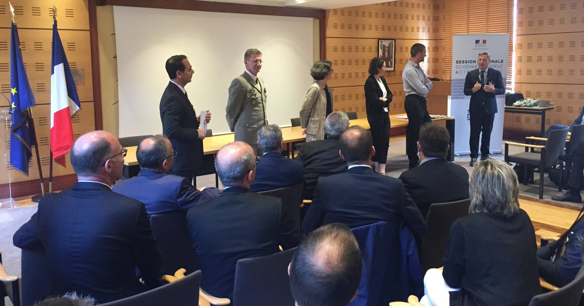 inhesj's tweet photo. 🔚 Clôture de la #sessioncyber vendredi avec des interventions de Guillaume Poupard, DG de l'@ANSSI, et des directeurs de l'INHESJ et de l'@IHEDN, Hélène Cazaux-Charles et le général Patrick Destremau.
Les 40 auditeurs ont ensuite reçu leurs diplômes 👏 https://t.co/G790jRr6XG