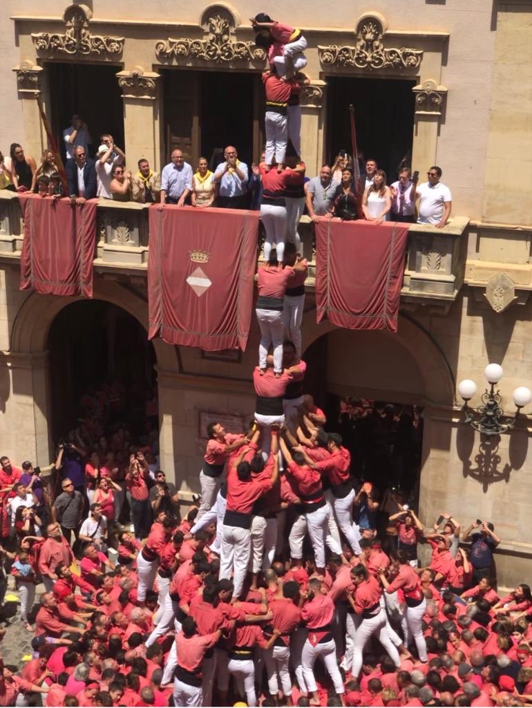 collavella_EN's tweet photo. Fantastic performance this afternoon in Valls, with three 9-level #HumanTowers and a pillar of 7. The 2019 season has now oficially started!
#castellers #ADNCollavella https://t.co/2aEbRIWKz9