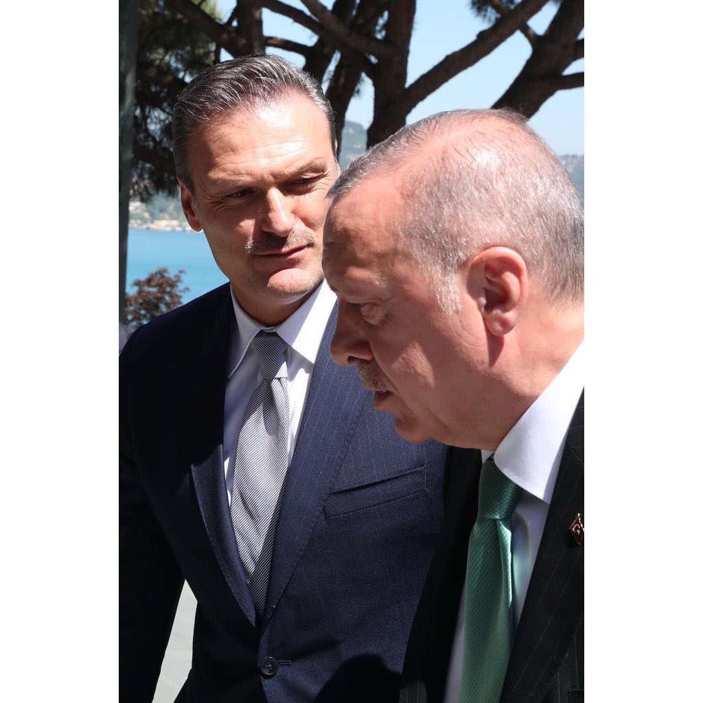 alpayozalan35's tweet photo. Beden ölür, çürür, cana bakın siz. 
Kim kiminle yürür, ona bakın siz. 
Bırakın dönsün dönme dolaplar, 
Haktan, hakikatten yana bakın siz.
@RTErdogan https://t.co/4bxIQiU33N