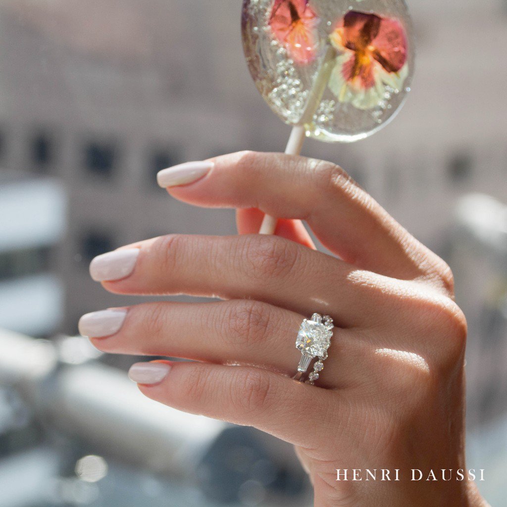 Summertime shine ✨ <a href="/henridaussi/">Gene Gray</a> #cushioncut #diamondring #bridestyle #summervibes