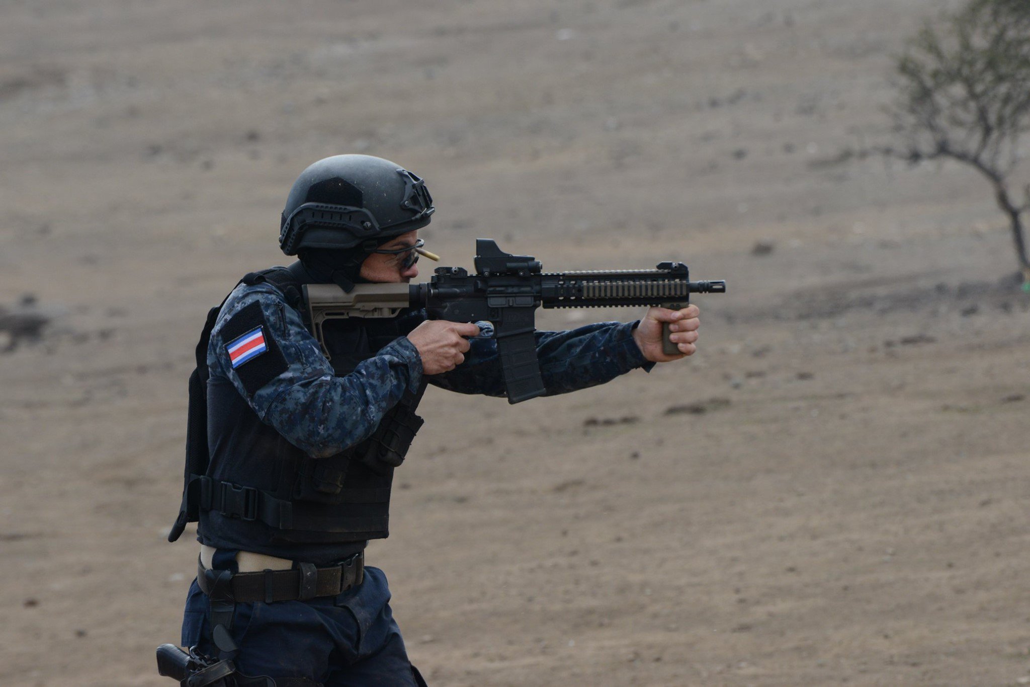 Southwood ブラジルの人がhk416という超かっこいい鉄砲を持っています T Co Jfp8w2dnry Twitter