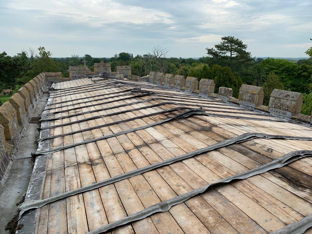 SouthCambsCops's tweet photo. The Church of St. Mary at Whaddon has had all of the lead taken. This will cost the parishioners of Whaddon up to 100k to replace. Any information please report on 101 or crimestoppers. @CambsRuralCops #RCAT #OpCrucible #OpTuscon @HeritageCrime https://t.co/Y0EeO7sRp6 https://t.co/a75G6WcSvN