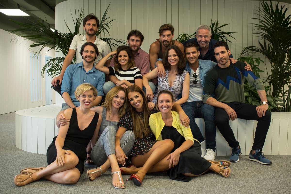 MovistarPlus's tweet photo. ¡Qué ilusión poder juntar a tantos integrantes de la familia #Velvet en la misma sala para la lectura de guion del episodio final! 😍 #VelvetColección https://t.co/mzwolVEGS0