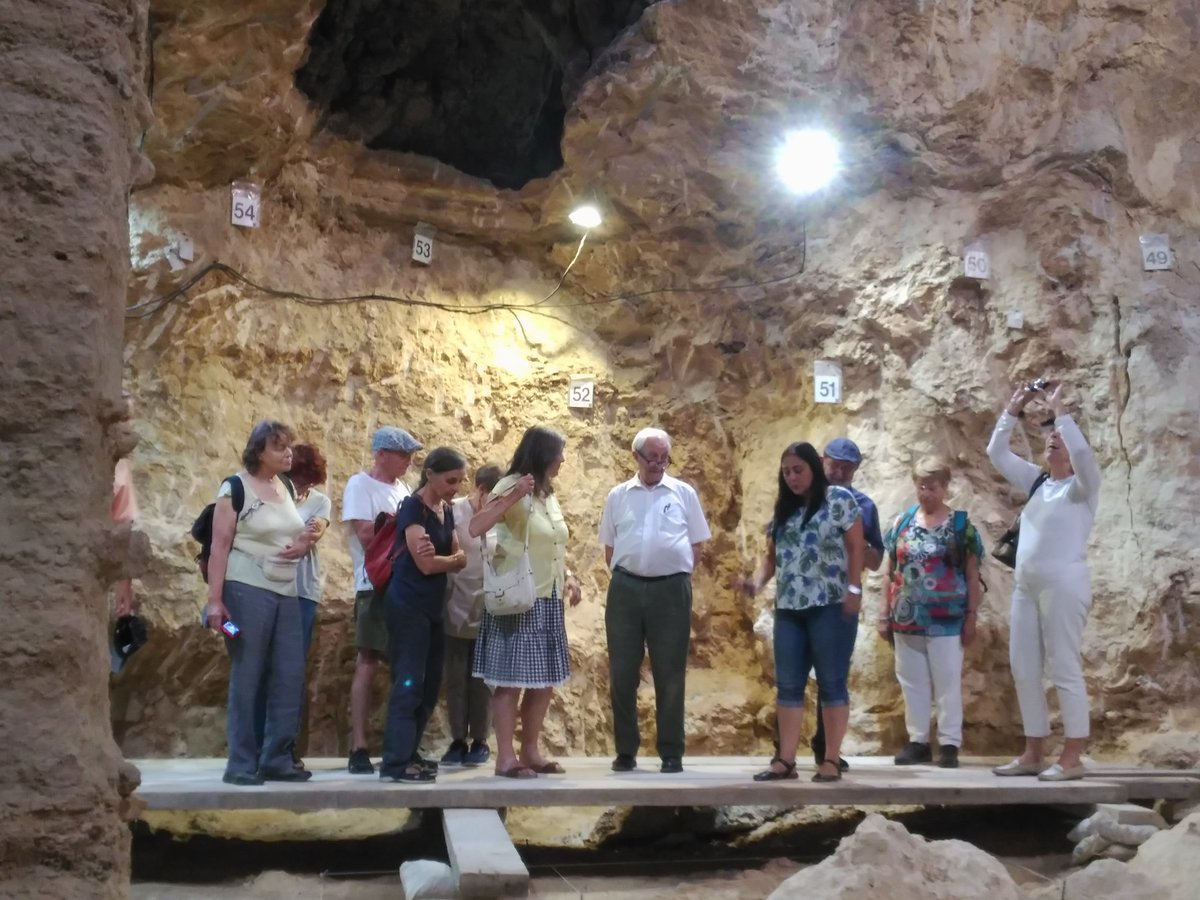 NEAN_Capellades's tweet photo. Ens ha visitat un grup de prehistoriadors francesos liderat pel Prof. Henry de Lumley, investigador que va participar en la recerca a l'Abric Romaní del 1956 al 1961. @MuseedeTautavel #AbricRomaní @iphes @MGemaChacn1 @robertsala63 https://t.co/oaAGWra6zI