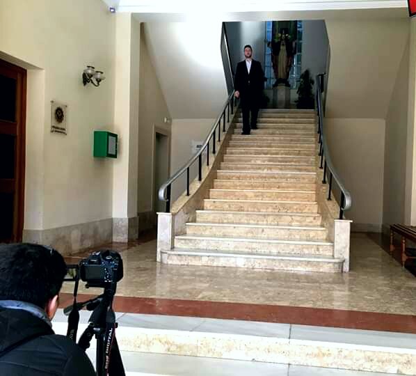 LluriaDe's tweet photo. Imágenes grabación del video-clip "Oda d'Alcàsser", en los interiores del Exc. Ayuntamiento de Alcàsser y exteriores de la localidad @AjuntAlcasser https://t.co/gl6j5UBe1y