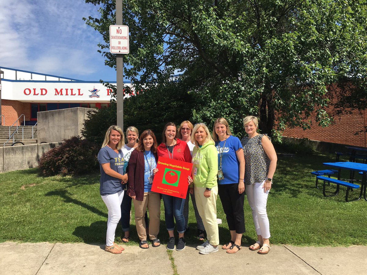 Klrains's tweet photo. Curriculum Academy Day #1. We may work in different places, but today we work as 1. #SharedReading #CurriculumRocks #GrowingVegetableSoup @AACountySchools @AacpSeril @AACPS_CI https://t.co/jJXVwhmLRf