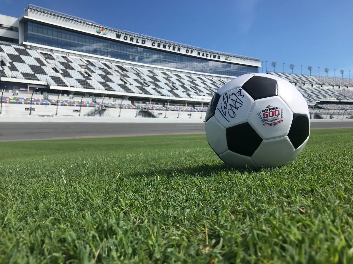 DAYTONA's tweet image. WORLD CHAMPIONS! RETWEET to congratulate @USWNT winning the @FIFAWWC Championship and you could win this #DAYTONA500 soccer ball autographed by @kelleymohara!

We'll pick a random winner on Thursday!