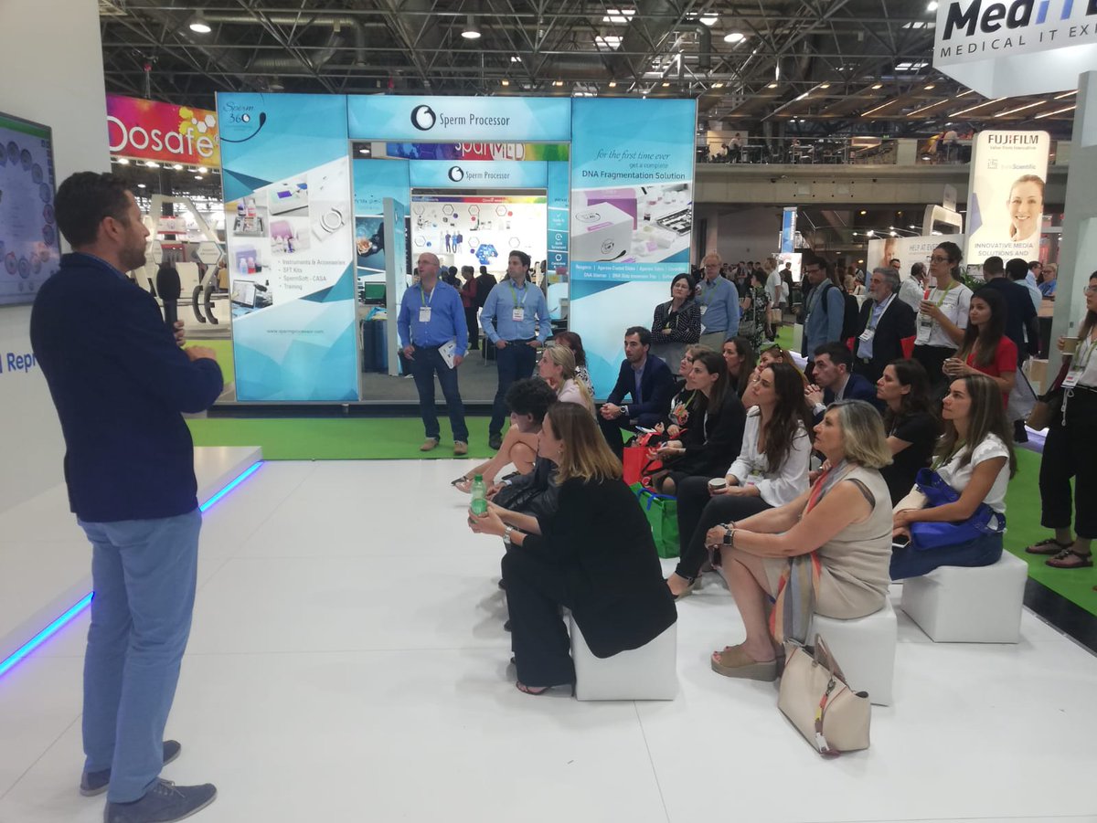iviitalia's tweet photo. Il Dott. #MarcosMeseguer sta parlando di #IntelligenzaArtificiale presso il nostro stand #booth71 #ESHRE2019 #ESHREIVI2019 @ESHRE https://t.co/jSeq2PcTUr