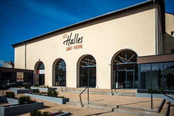 #Mâcon : les Halles Saint-Pierre vont fermer temporairement. La <a href="/VilleDeMacon/">Mâcon</a>, propriétaire des lieux, a confirmé l'information. Les Halles devraient rouvrir en décembre 2020, une fois l'agrandissement terminé. 
Les infos ▶️urlz.fr/a2xh