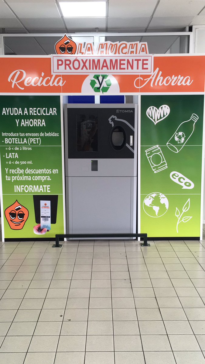 davdav_one's tweet photo. Al fin, primera máquina que veo en Canarias similar a las de otros países europeos #Reciclaje 👍🏼 #LaHucha #Tenerife https://t.co/Ih1VbtkJUo