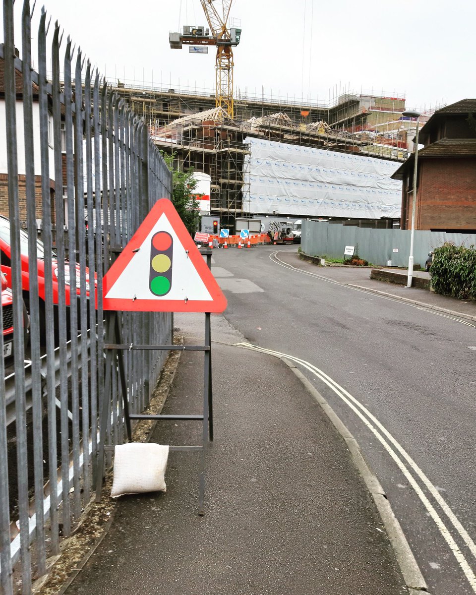OmnisHighwaySol's tweet photo. 🚦 2 way traffic light system installed 

⚠️ Left on hire for 2 days for our client, until completion of their works

📍 Located in London 

We welcome any requirments you have, get in contact below!

📞 - 01724 786286 
💻 - info@omnis-ltd.co.uk

#TEAMomnis #TrafficManagement https://t.co/3qLxMQCAju