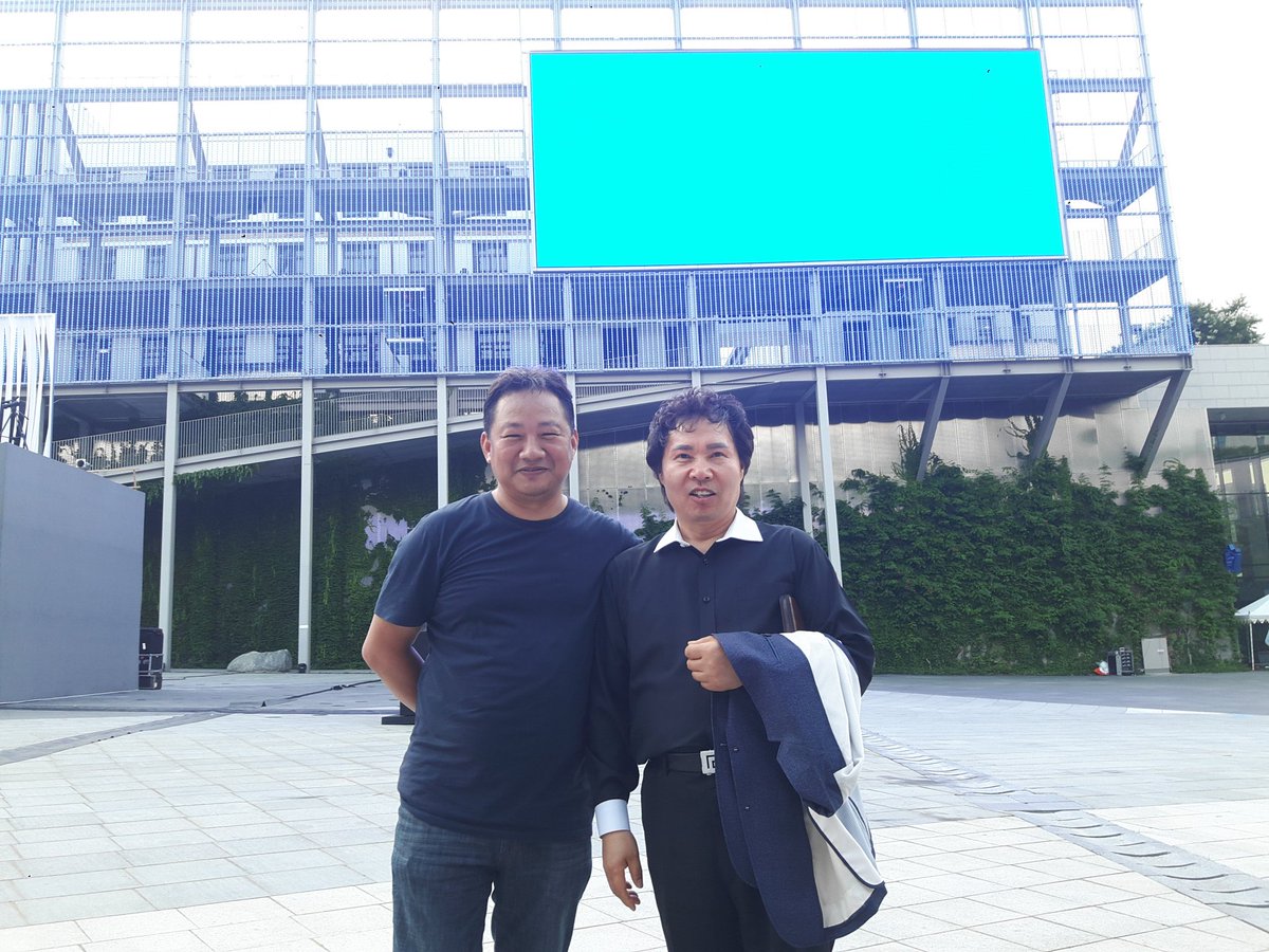 kimhongseok5's tweet photo. kunst&kulture-627 제25회국제전자예술심포지엄(IS
EA2019 25Th international symposium on Electronic Ar
t) 2019.6.22 ~ 28 #Acc #이이남 #papersession
#광주문화재단 이 시대 뛰어난 예술가들과 함께하는 것 자체가 자존감을 갖게한다!! https://t.co/lxyiOeyRn5