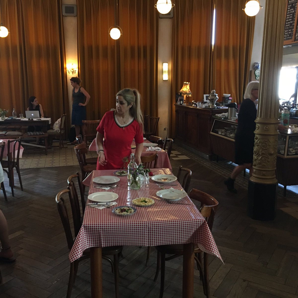 We zijn er weer klaar voor #lezing en hapjes uit de Volkskeuken over samenwerken en ontwikkelingen van onderop