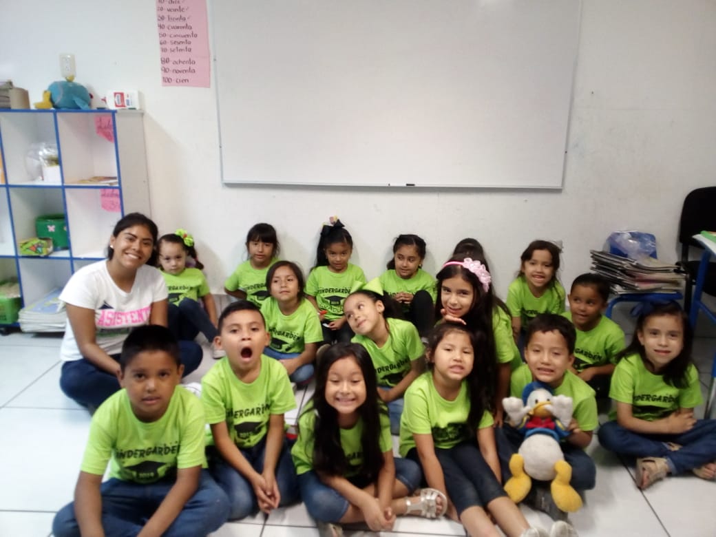 DdebaniRrdz's tweet photo. Estos Niños Me Demostraron Cariño &amp; Amor!De Lunes A Viernes ,Verlos En Su Graduación,Fue Lo MEJOR!😍
Los Quiero Con Todo Mi Corazón!💖👧👦 https://t.co/JeZAhXl3og