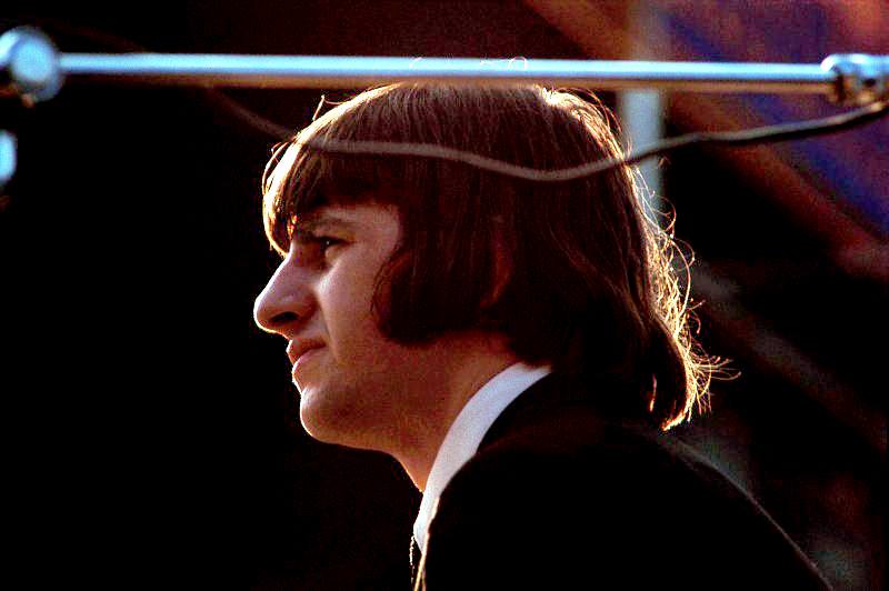 MariaCarbajo's tweet image. Me recuerda uno de mis grandes Yodas en la beatlemanía que el 24 de junio de 1965, los Beatles actuaban en el Velódromo Vigorelli de Milán. De aquel día son estas fotos, de mis favoritas de los Fab4 💜

#DatoRandom