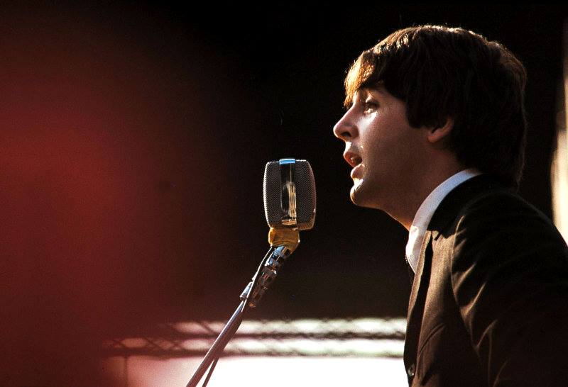 MariaCarbajo's tweet image. Me recuerda uno de mis grandes Yodas en la beatlemanía que el 24 de junio de 1965, los Beatles actuaban en el Velódromo Vigorelli de Milán. De aquel día son estas fotos, de mis favoritas de los Fab4 💜

#DatoRandom