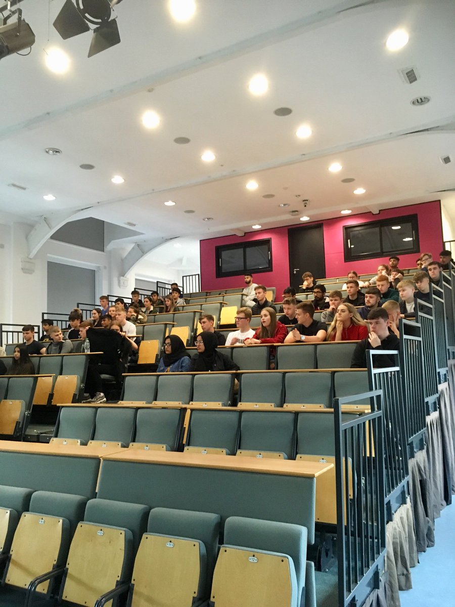 AshtonEconomics's tweet photo. We enjoyed a fantastic opportunity this afternoon for Economics and Business A Level students to hear about the role of  @bankofengland and potential opportunities for the future from  Chief Operating Officer Joanna Place. Thank you Jo, Brian @BofENorthWest and Lucy Letts. 😊🏦🏫 https://t.co/jWBQbjkf1P