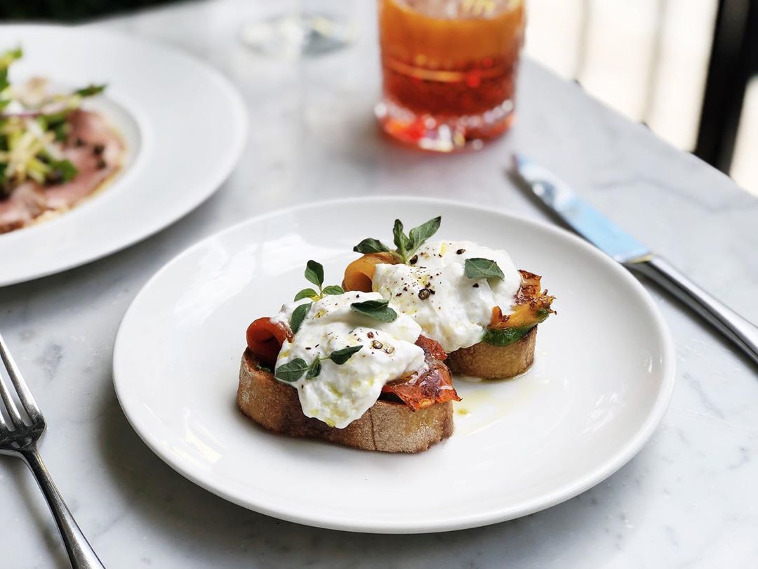 Monday evening treat: a Negroni and Burrata Crostini from <a href="/BernardisLondon/">Bernardi's</a>