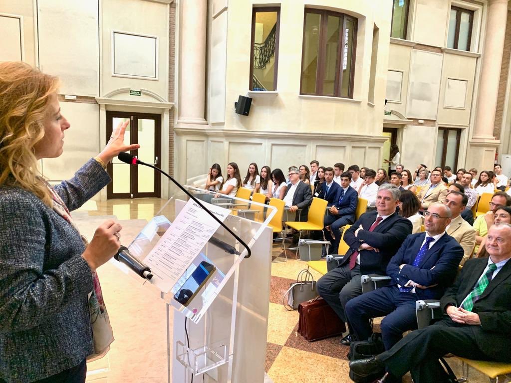 sekintschools's tweet photo. La Presidenta de la Institución Educativa SEK, Nieves Segovia, abre la II Final de #SEKLabJunior y pone en valor el intraemprendimiento de los participantes, personas creativas, divergentes y atrevidas, motores del espíritu emprendedor en sus propios colegios. #SEKLab #EdTech https://t.co/iPyYeg2jiJ
