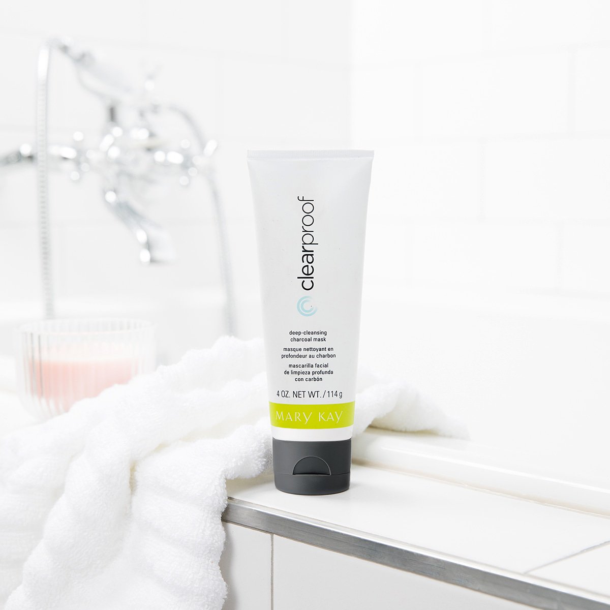 JosmeriSeguraMK's tweet image. ¡Un cutis lozano! La mascarilla facial de limpieza profunda con carbón Clear Proof® actúa como imán para desobstruir los poros y más.
#MaryKay #MKlife