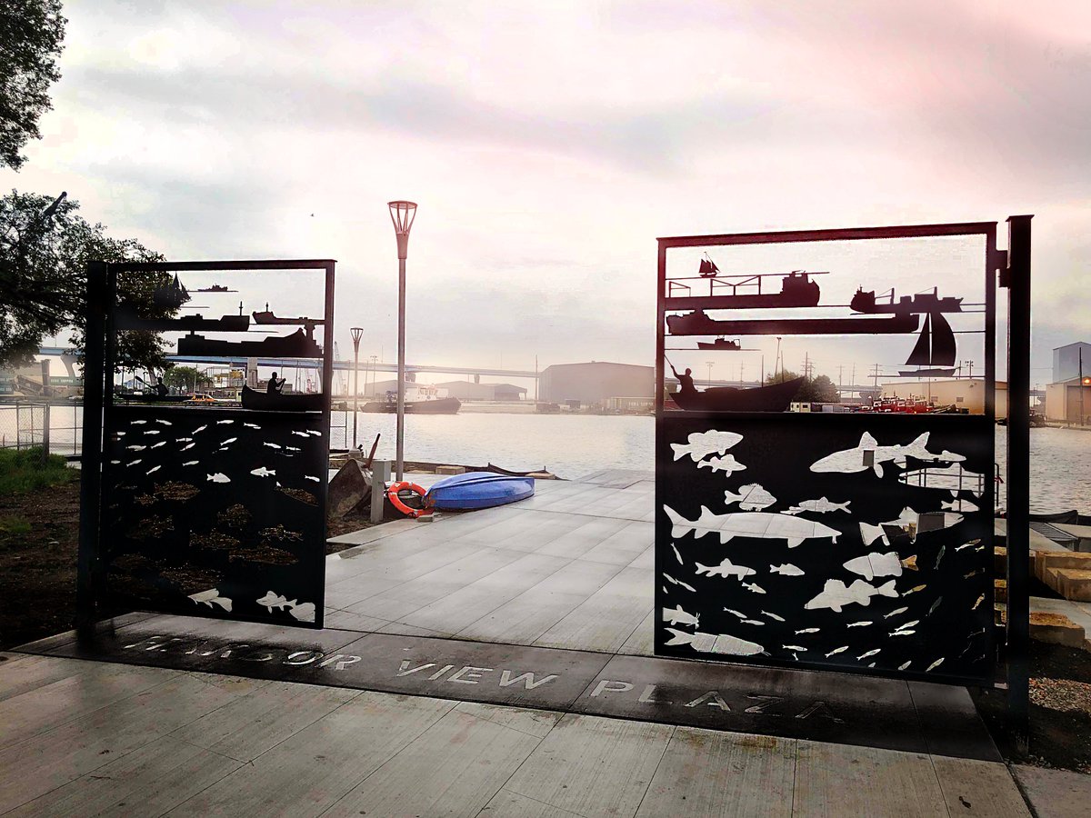AltiusCompany's tweet photo. Just in time for #Milwaulee #summer... #HarborViewPlaza. Experience the #waterfront, #relax at lunch, or #canoe. Entrance Gates are finally up! #AltiusBuildingCo is proud to be part of this #constructionproject @HarborDistrict https://t.co/7AXaUkDkuV