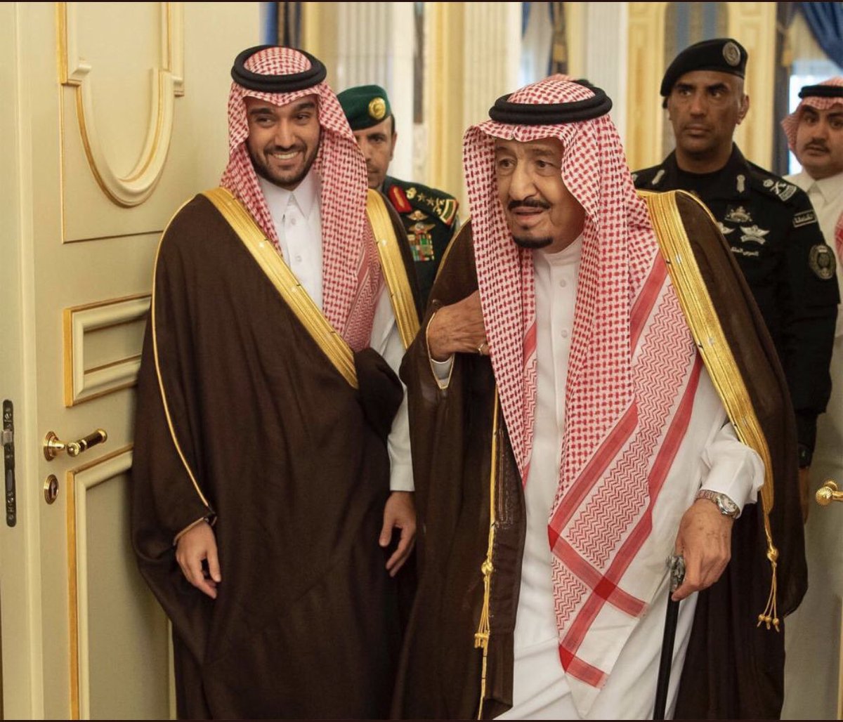saeed_alowiran's tweet photo. استقبال سيدي خادم الحرمين الشريفين للرياضيين هو شرف لكل من حضر وتقدير يكتب بماءالذهب سيحفظه التاريخ في سجلنا إلى أن يرث الله الأرض ومن عليها
 هو والدنا جميعاً رياضيين كنا أو عاملين بسطاء وبما أن الحديث في الرياضة أضع علامة ؟ لعدم دعوتي لحضور هذا اللقاء

#سيدي_سلما��_يا_فخر_الزمان https://t.co/EFMd5MhJQ9