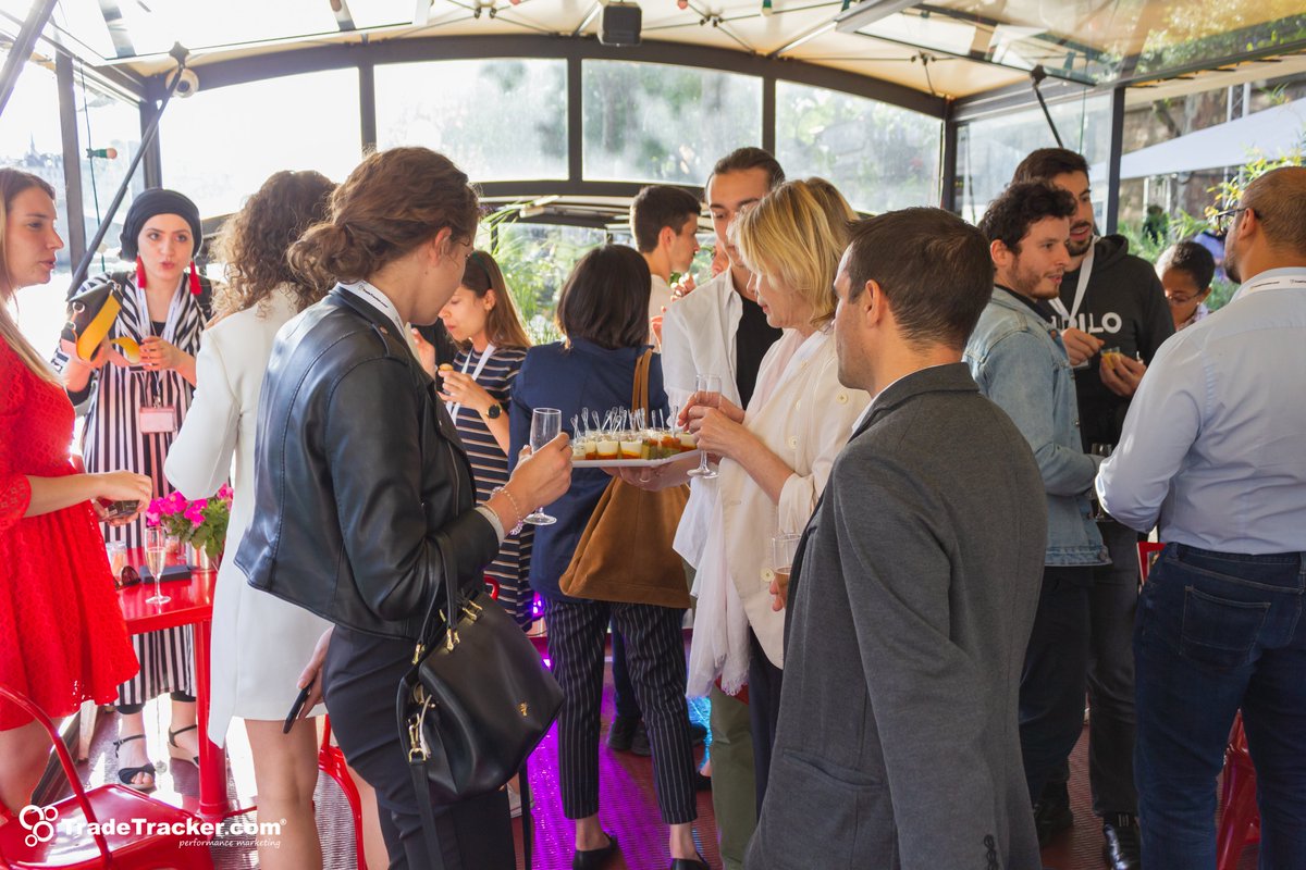 TradeTracker_FR's tweet photo. Merci à toutes et à tous pour cette superbe soirée sur la Seine!🥂 #TradeTrackerEnSeine https://t.co/UzikUTppIA