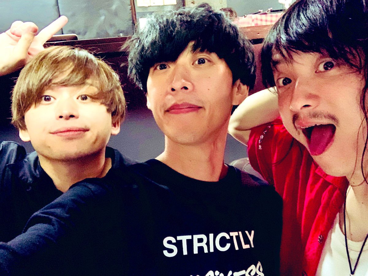 Masayoshi_Oishi's tweet photo. 高木誠司、大石昌良、稲村太佑。

神戸アートハウスで育った同級生たちです。同じ時代にこんな天才たちに囲まれて本当によかった。明日からも音楽がんばろう。 https://t.co/MLL7nDBGyB