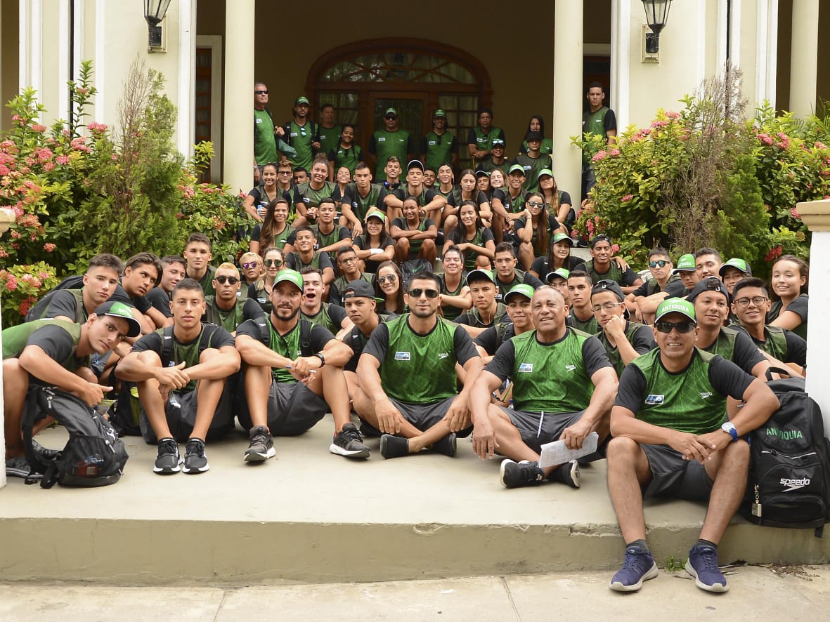 IndeportesAnt's tweet photo. Nuestra Selección Antioquia conquistó 13 medallas de oro🥇, nueve preseas de plata🥈 y ocho metales de bronce🥉 en el Campeonato Nacional Interligas de Natación de Carreras en Barranquilla. 💚#OrgulloEnGrande💚

📷 @Ligadenatacion https://t.co/yfK2YQyhaK