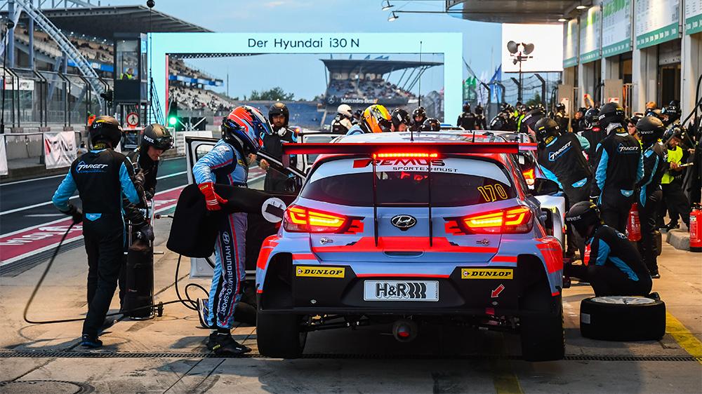 HyundaiRussia's tweet photo. Команда #HyundaiMotorsport заняла второе и третье места в классе TCR на гонке 24 часа Нюрбургринга #N24h. Герои дня – экипажи #VelosterN TCR и #i30N TCR. Последний также поставил рекорд по времени прохождения одного круга среди автомобилей TCR: 9 минут 5 секунд. https://t.co/vms6XMruD3