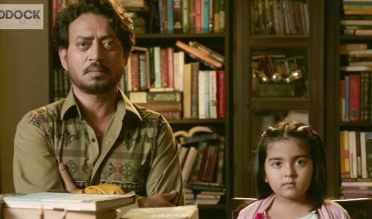 Hindi medium. Comédie.Pour offrir à sa fille une meilleure éducation, un riche homme d& #39;affaires et sa femme décident de l& #39;inscrire dans une école très réputée. Mais l& #39;exigence de l& #39;anglais et leurs nouveaux voisins vont être la cause de nombreux péripéties.
