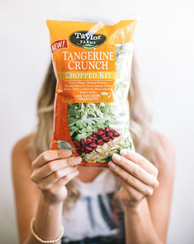 YourTaylorFarms's tweet photo. Nothing says summer quite like our NEW Tangerine Crunch Chopped Kit! 🍊That bright tangerine vinaigrette, crunchy toasted quinoa, sliced almonds, &amp; dried cranberries on a bed of the freshest #GoToGreens -  summer in a bowl! Are you making this your official summer salad? https://t.co/hQsBZpzC9N