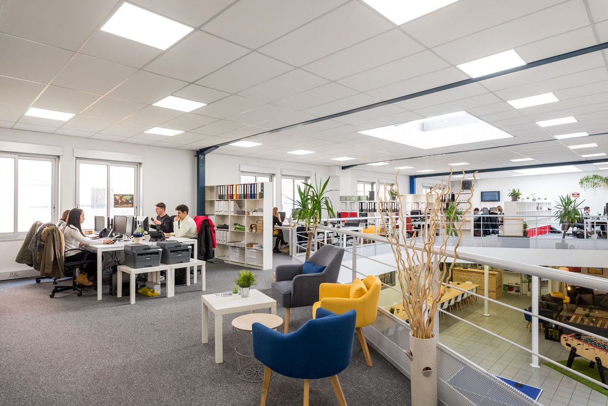 #Job | #Lyon | #CDI 🚀
Ces bureaux vous plaisent ? Et s'ils devenaient votre lieu de travail ?😉 
Rejoignez Chez Nestor en tant que CHARGÉ(E) DE RELATION CLIENT et participez au bien être de nos locataires ! Retrouvez toutes nos offres sur bit.ly/offrescn ⬇️

#recrutement