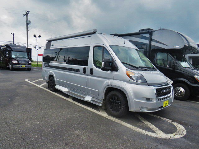 Dylansrv's tweet photo. The Fleetwood IROK has everything you need for an epic camping trip in only 21 feet! From short trips to cross country adventures the IROK has you covered with a kitchen galley, wet bath, and rear converting bed. https://t.co/B6DzWaqEMP