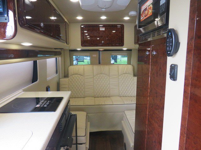 Dylansrv's tweet photo. The Fleetwood IROK has everything you need for an epic camping trip in only 21 feet! From short trips to cross country adventures the IROK has you covered with a kitchen galley, wet bath, and rear converting bed. https://t.co/B6DzWaqEMP
