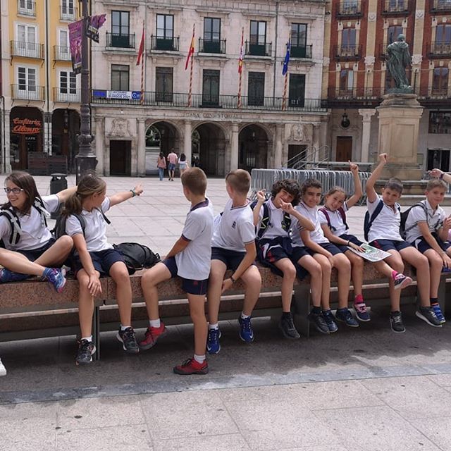 CloverEduca's tweet photo. Arranca el viaje con la visita a Burgos... esta semana promete #viajesdeestudios #findecurso https://t.co/7jSEgvBw7G https://t.co/SIPFhKZzp6