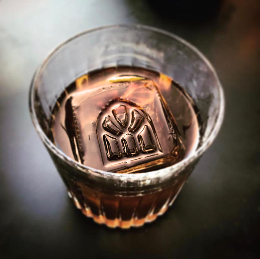 ChapelDownWines's tweet photo. πCelebrate 100 years of the Negroni with our twist, the Bacchus Negroni! Available at the Chapel Down Gin Works!π₯
-
#Negroni #Negroni100 #negroniweeklondon #londoncocktails #afterworkdrinks #aperitivo #monday #chapeldown #BacchusGin #bar #londonbar #ginworks https://t.co/DRW5zXBnq1
