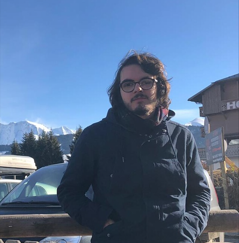 On salut aujourd'hui Erwan. Curieux et passionné par l'Union européenne et ses débats quant à son futur et celui des citoyens. Bienvenue dans cette aventure #6S4E. RDV sur <a href="/GrainedEurope/">Graine d'Europe</a> pour les coulisses du reportage !